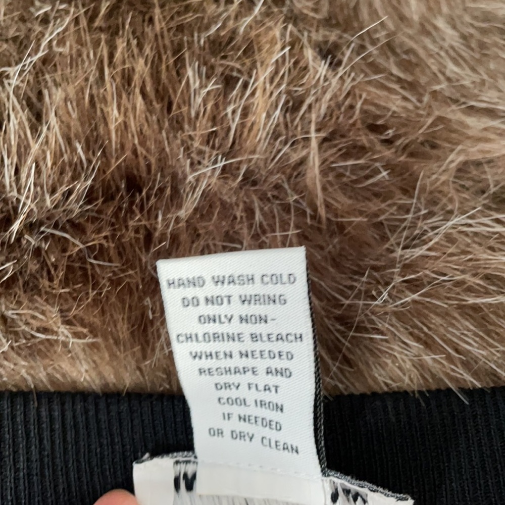 Carmen Marc Valvo knit skirt - Picture 5 of 5